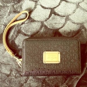 Guess wristlet
